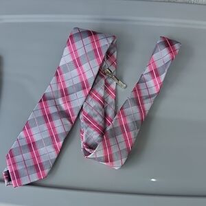 (J28) JF J.Ferrar Pink and Gray Plaid Tie
